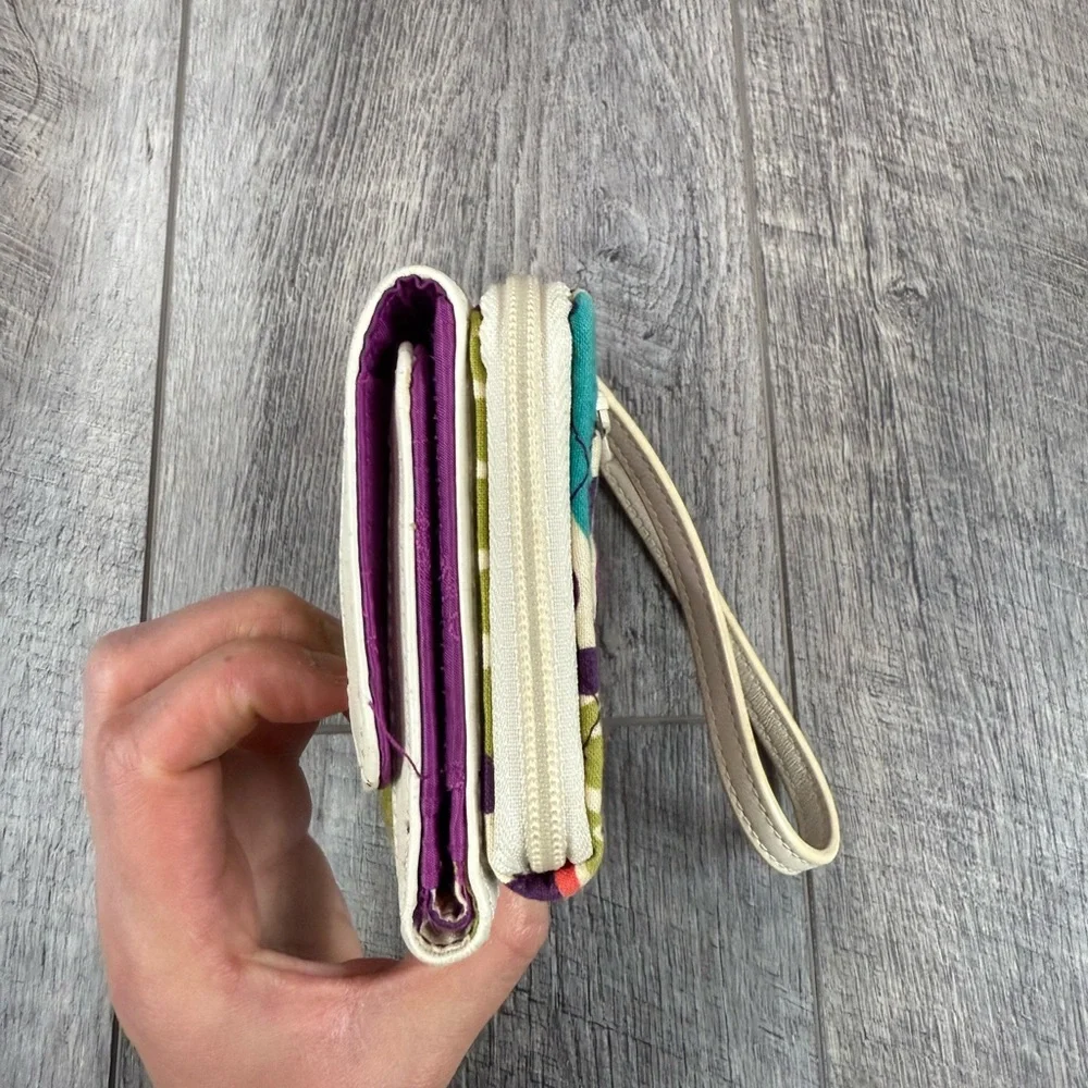Vera Bradley Cream/Plum Anniversary Wristlet Wallet‎ - Picture 6 of 11